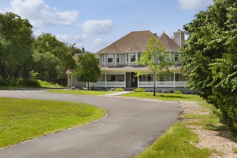 Welcoming Front - Walker Luxury Vacation Rentals