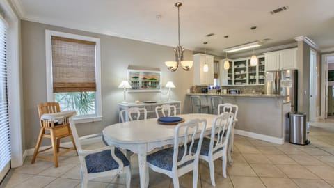 The dining area has all you need for your family to enjoy meals together. 