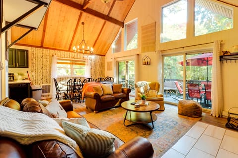 Living Room | Smart TV | Free WiFi | Air Conditioning