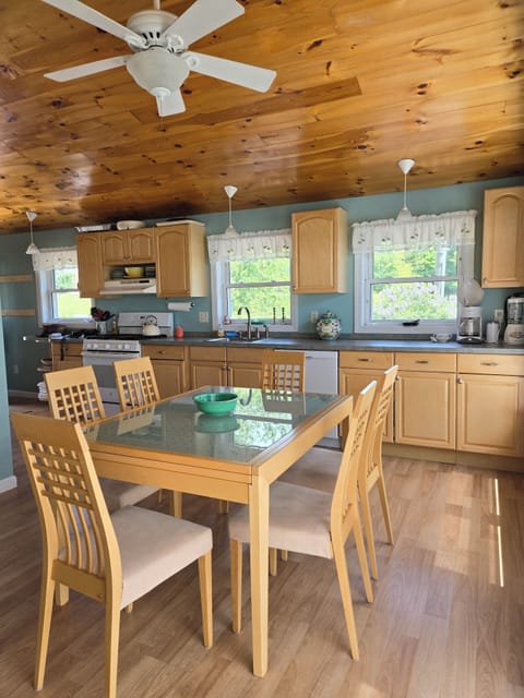 Fully stocked kitchen. Calligaris Table expands . Lots of windows!
