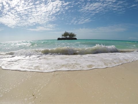 Gaulding Cay Beach
