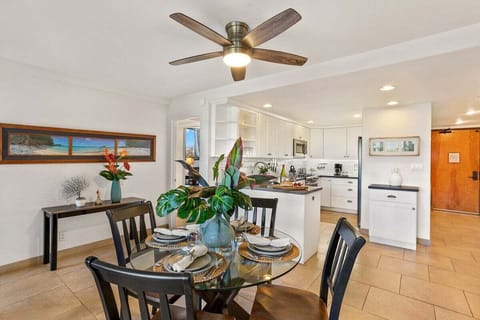 Kihei Akahi C302 dining area 1
