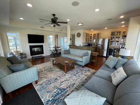 2nd floor main room / kitchen