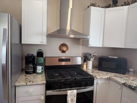 Gas stove, drip and Keurig coffee options, microwave