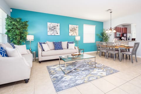Formal Sitting Room / Dining Room