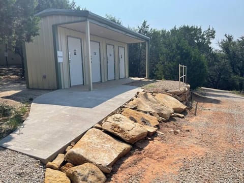 Lake Godstone Comfort Station with toilets and showers