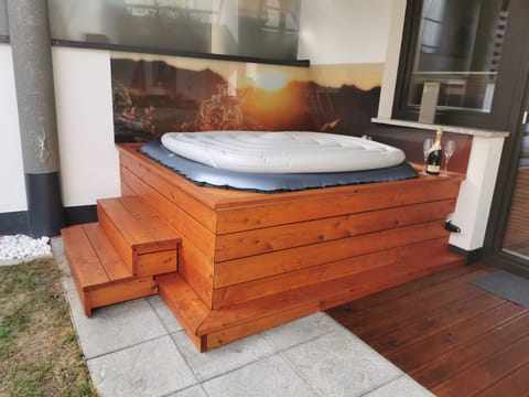 Outdoor spa tub