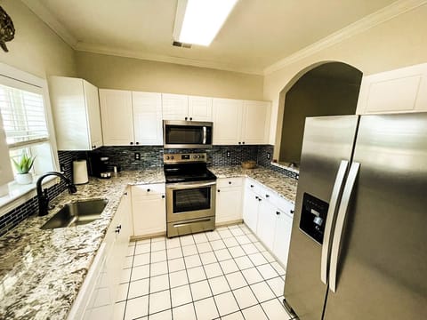 Well appointed kitchen with all new stainless appliances in 2021. 