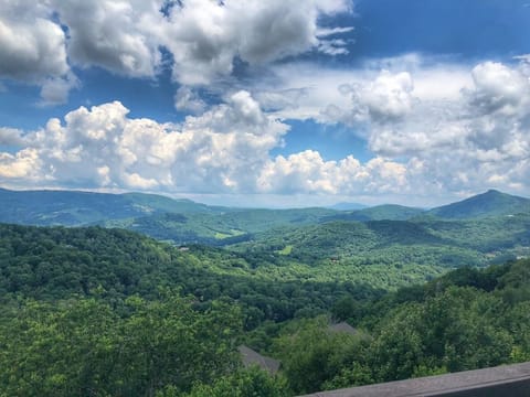 Luxury 3B Condo - Modern Decor and Best Views! Apartment in Sugar Mountain