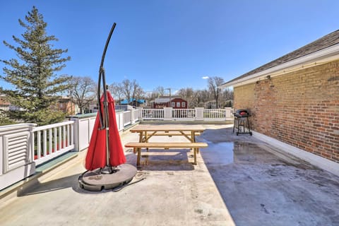 Balcony | Charcoal Grill