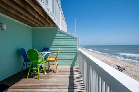Oceanfront Sun Deck with Dining