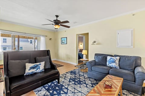 1520bay20ave20unit2012C20oob-06