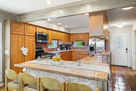 Large Open Chef’s Kitchen for cooking delicious family meals