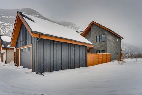 Exterior Photo of Garage