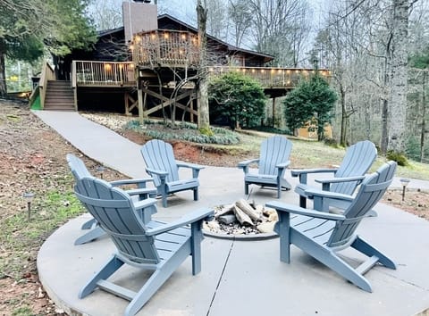 Tigertown Lake Escape-Beautiful Waterfront Log Cabin w/ Dock & Fire Pit 