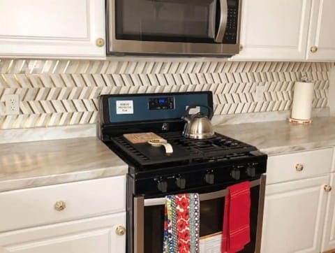 More views of this beautiful kitchen and multi-use stove!