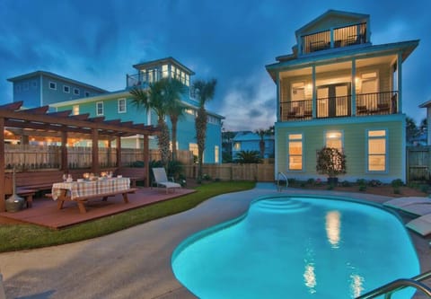 Private entertaining area with heated pool lots of seating brand new barbecue 