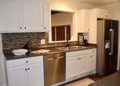 Dishwasher, garbage disposal and Ice makers are nice extras in the kitchen