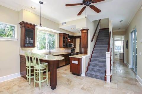 Lika Laika Breakfast Bar