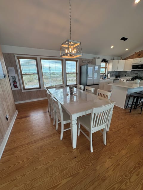 Dinning room seats 8