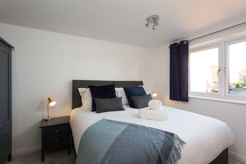 Master bedroom with Super king bed (or two singles)