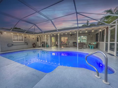 Fully enclosed pool