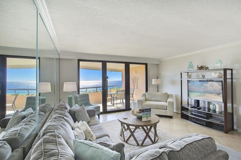22-Edgewater-1203-Living