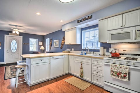 Kitchen | Dishwware/Flatware