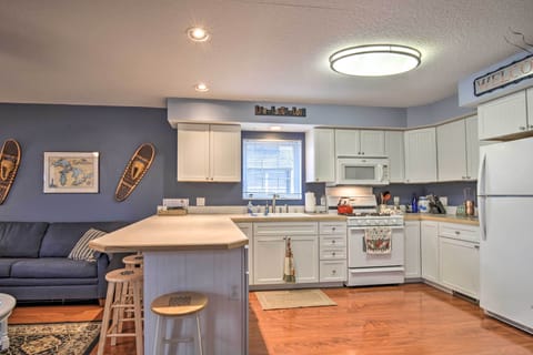 Kitchen | Fully Equipped w/ Cooking Basics