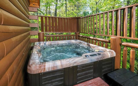 Steamy Private Outdoor Hot Tub