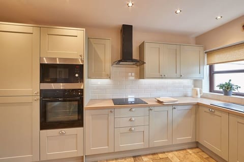 Wood Street Cottage, Barnard Castle - Host & Stay