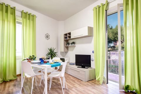 loving-times-apartment-sorrento-apartment-living-room