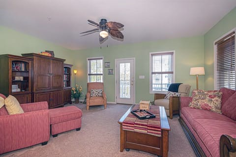 Sunset Island 7-Living-Area