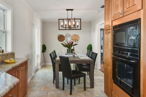 Eating area for eight