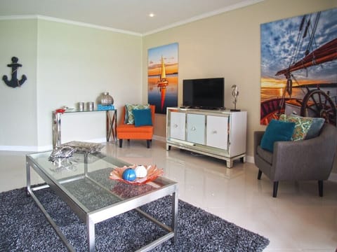 Spacious and awesome views!  Close to town, beach front and Flamingo Marina 