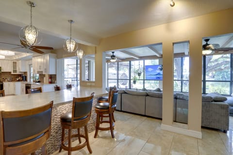 Dining Area | Dishware & Flatware Provided