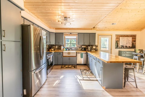 54a35ff4-eb4a-4a41-8cfc-68c24b1f2680