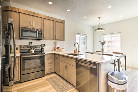 Fully Equipped Kitchen | Cooking Basics | Crock-Pot | Complimentary Spices