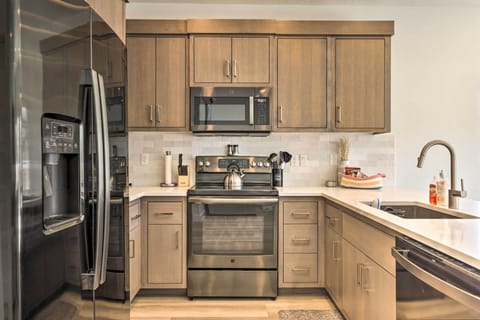 Fully Equipped Kitchen | Stainless Steel Appliances | Blender