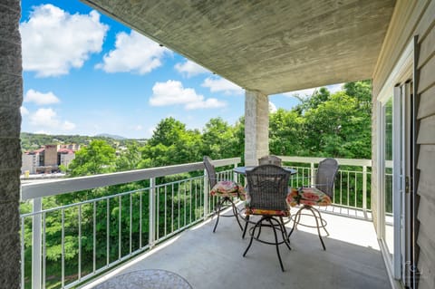 Welcome to Easy Street - Restful views await! This cozy nest, perched amid green trees under blue skies, is perfect for your romantic Smoky Mountain getaway.