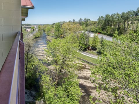 Welcome to Heavenly River Cedar Lodge 703 - Your Vacation, Your Way!