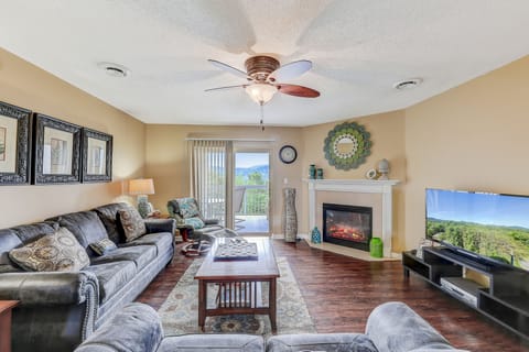 Welcome to LeConte View Retreat Whispering Pines 454!