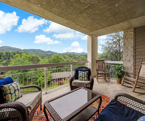Welcome to Ah-Mazing! Whispering Pines 532!