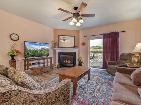 Welcome Creekside Hideaway - So much comfort, so much to please the eye, so much to do, so close to everything!