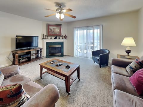 Welcome to Greenbrier Getaway Whispering Pines 524