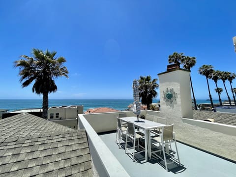 Enjoy drinks and dinner at our rooftop deck with panoramic ocean view.