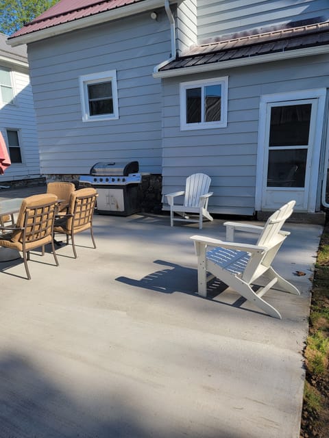 Back patio w/ grill, patio table/chairs (fire pit & privacy fence not pictured)