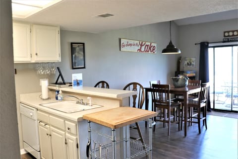 Kitchen & Dining Area