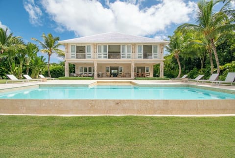 Hacienda A21- Golf-front villa with large spaces situated in luxury beach resort (725)
