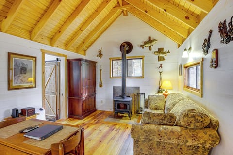 Tallassee Vacation Rental | Studio | 1BA | 480 Sq Ft | 1 Step to Access